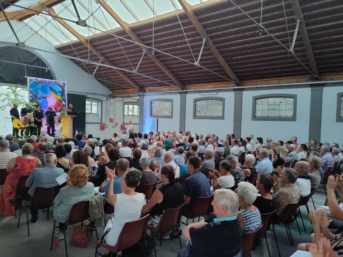 HerveTillard's tweet photo. Salle comble à Toul pour ce rassemblement citoyen autour de @PotierDominique et @audreyn54 pour ce deuxième tour des #legislatives2022 dans la #circo5405. L'aventure humaine de ce territoire est multiforme. Continuons l'aventure ! Tous aux urnes dimanche pour "L'humain au centre" https://t.co/KjumP5kb1P