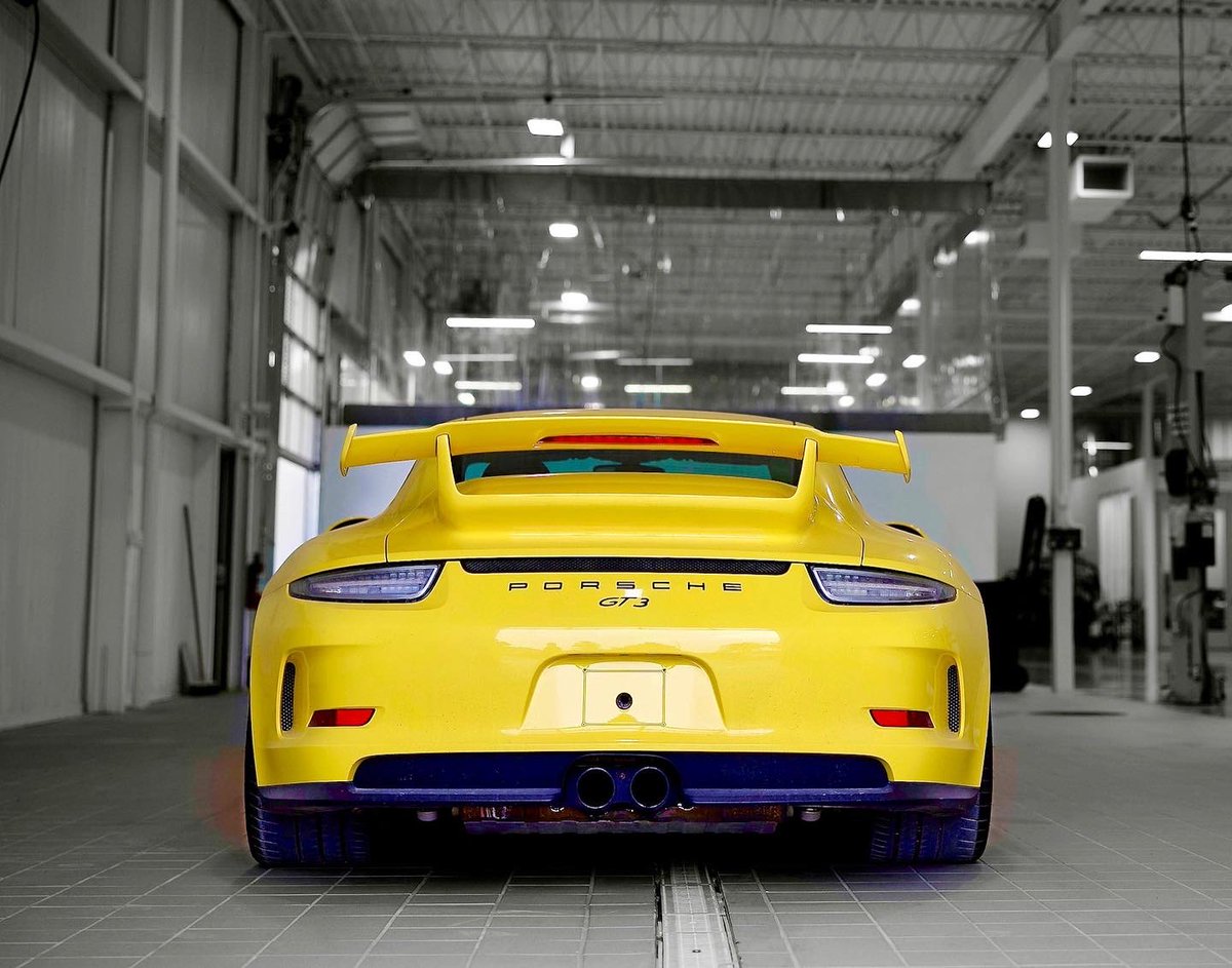 PCAUCR's tweet photo. UCR’s 2022 Cars And Coffee series continues, big thanks to Pfaff Autoworks for hosting club members at its stunning new state-of-the-art facility in Markham last Sunday. Pics by UCR Chief Photographer Eshel Zweig. https://t.co/4rpWewpiB2