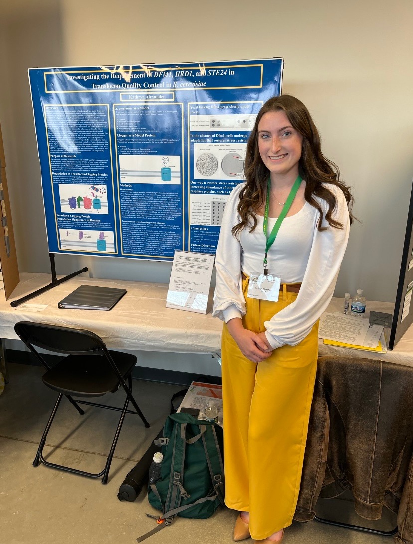 Rubenstein_Lab's tweet image. I'm losing lab members left &amp;amp; right!

High School research assistant @k_atiealex made very interesting genetic discoveries related to translocon QC! 

Katie will attend @ButlerBiology @butleru this fall, where I'm sure she'll continue to excel in her courses &amp;amp; the lab!

@PrinDHS