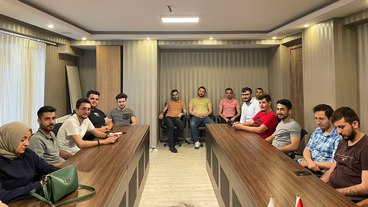 Haftalık olağan Yönetim Kurulu toplantımızı İlçe Gençlik Kolları Başkanımız <a href="/aliHINAZ/">Ali Hınaz 🇹🇷</a> riyasetinde gerçekleştirdik.
Yaz Programları Hazır ✅
Planlamalar Tamamlandı ✅
Çalışmalar tüm hızıyla devam ediyor ✅
Dulkadiroğlu Gençliği yine gümbür gümbür geliyor 😎