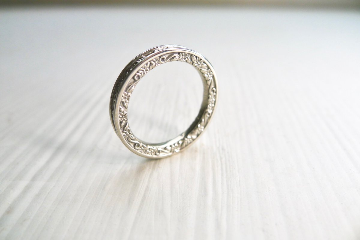 AidiMac's tweet photo. Platinum ring with engraving https://t.co/mqEu5dENzW