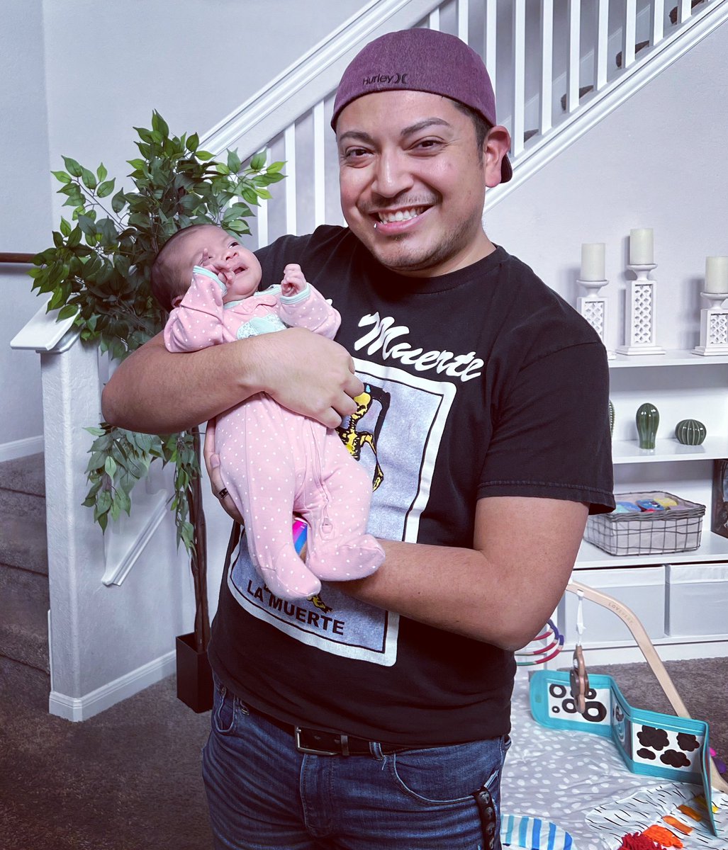 Nicky_89's tweet photo. Tio Eric went to visit baby Evelyn 💜 https://t.co/0BQmXSjPTx