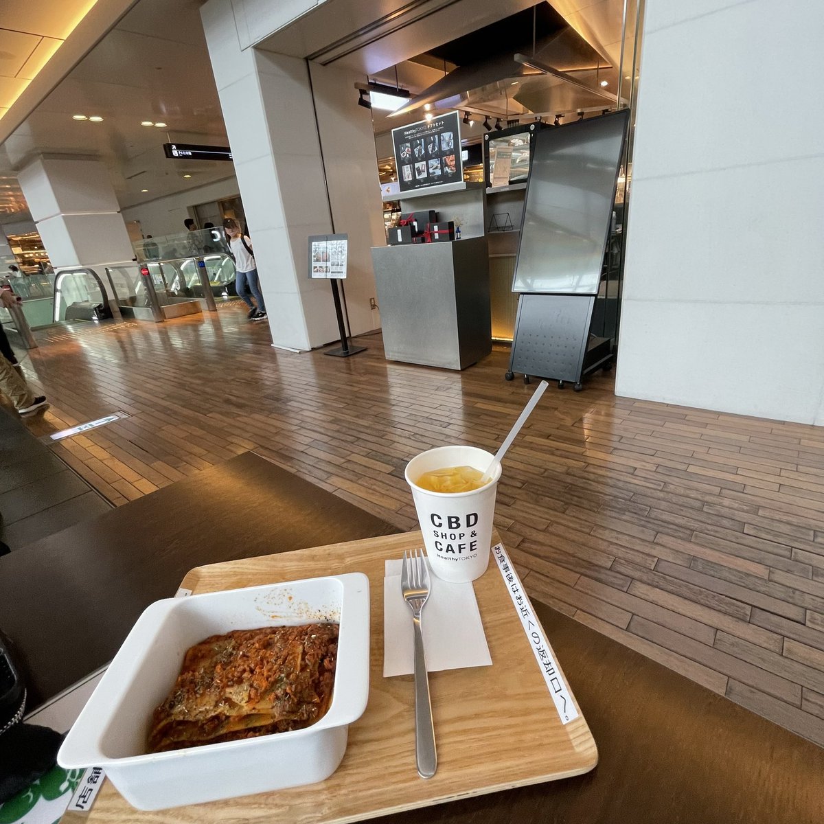 taka_grafic's tweet photo. 羽田空港第二ターミナルにある、CBD cafeさんのラザニア食べました✈️ #羽田空港第二ターミナル #CBDCAFE #cbd #tobehealthy #ラザニア #ANA https://t.co/0p6iHt1WLd
