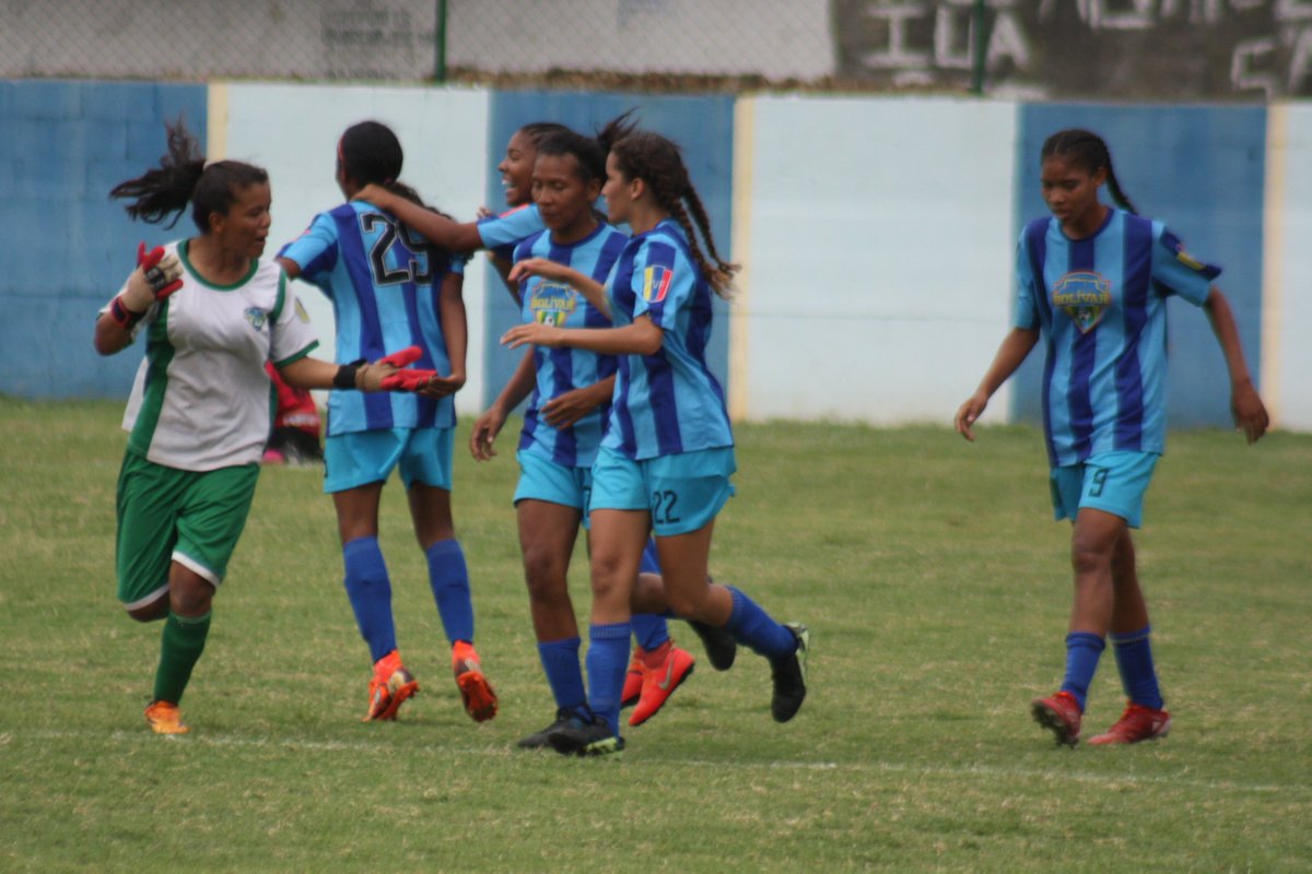 ReporteFemenino's tweet photo. 😫 @Bolivar_SC, sufriendo las consecuencias de una dirigencia terrible.

🚨 Entre irregularidades, impagos y malos tratos, lo deportivo es lo último que preocupa a las jugadoras y el cuerpo técnico del cuadro que hace vida en el Decanato de la UDO.

🧵 Hilo con los detalles ⬇️ https://t.co/HJUjRwZRwA