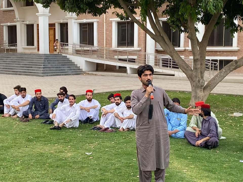PSFMarkaz's tweet photo. د پښتون سټوډنټس فېډرېشن یونیورسټي کېمپس غونډه پۀ پېښور پوهنتون فقیر اېپي لان کښې د کېمپس ارګنائزنګ کمېټي چېرمېن خضروزیر پۀ مشرۍ کښې وشوه. د غونډې ایجنډه ستر سېکتر سرور افغان وړاندې کړه. پۀ غونډه کښې د کېمپس پۀ تنظیم سازۍ، تنظیمي امورو او  ډسپلن باندې تفصیلي خبرې وشوې. https://t.co/EWSUVQFN3i