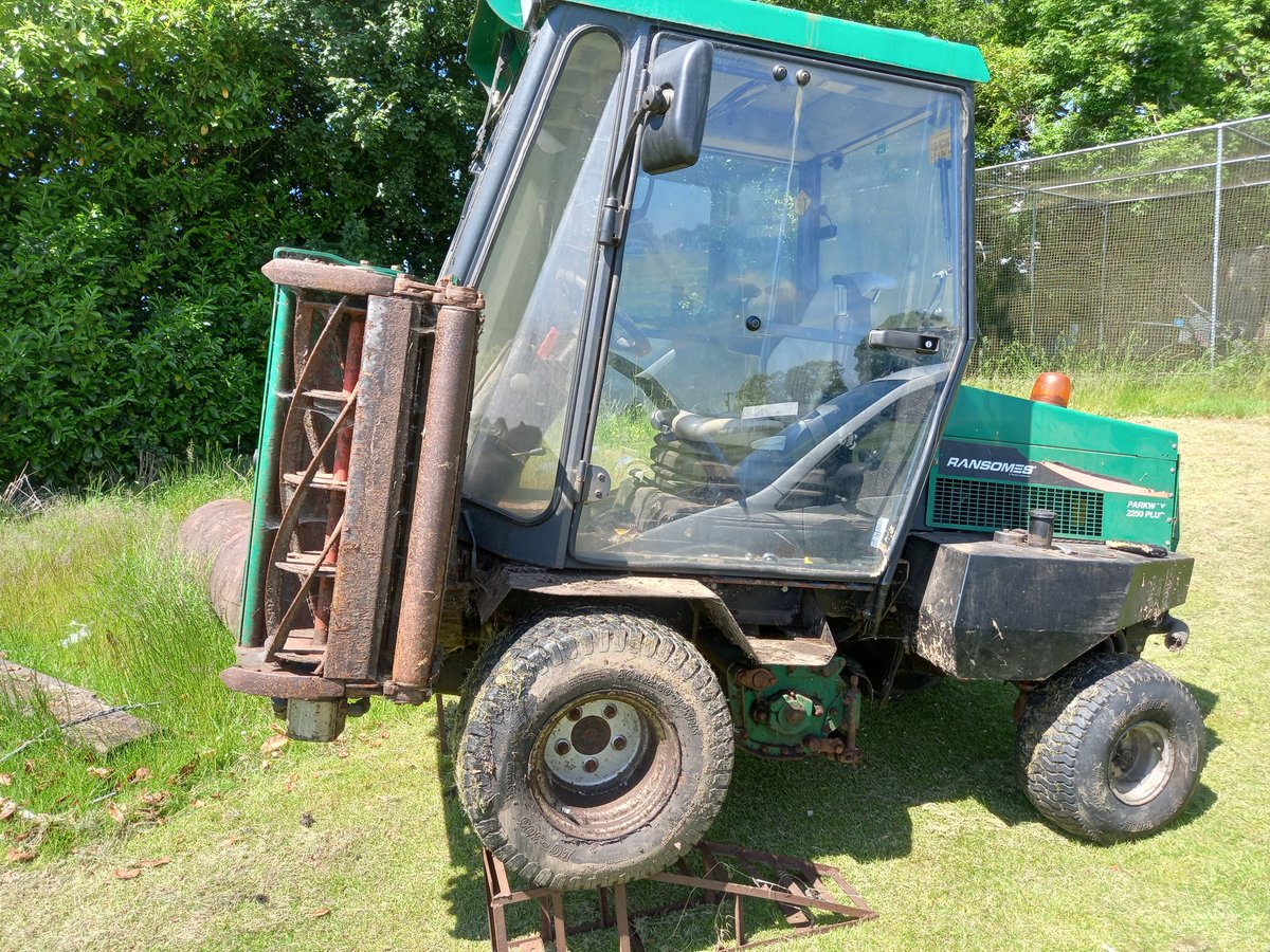 jbrister75's tweet image. Looking for someone in the East of Norfolk to repair our ransome parkway2250 plus as the hydraulic valve block has a hole in it and needs replacing 
Please RT to help us find someone as we've been let down 😒