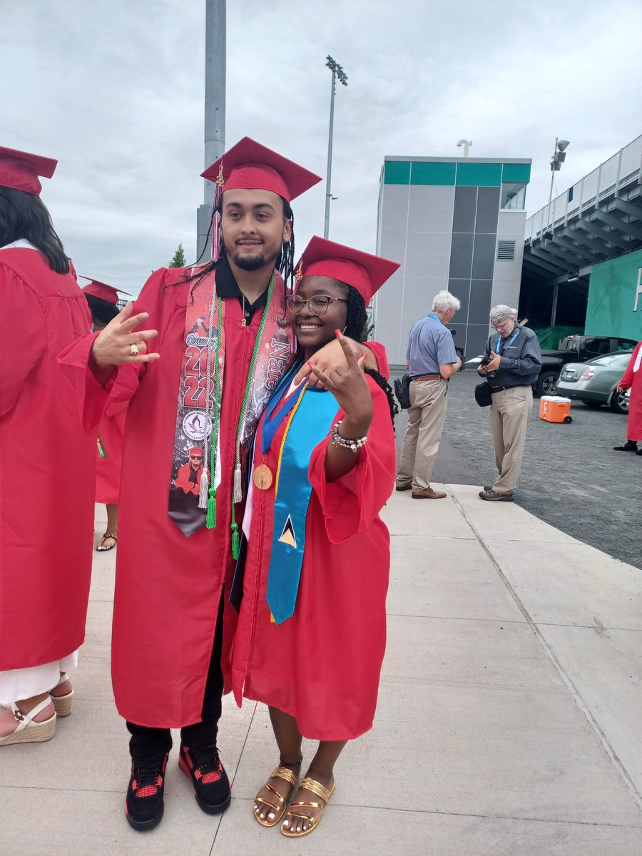 FariaSenora's tweet photo. Class of 2022
My babies are going to college!
#proudteacher
#Classof2022
#myfirstclass https://t.co/lHvsfBk8Um