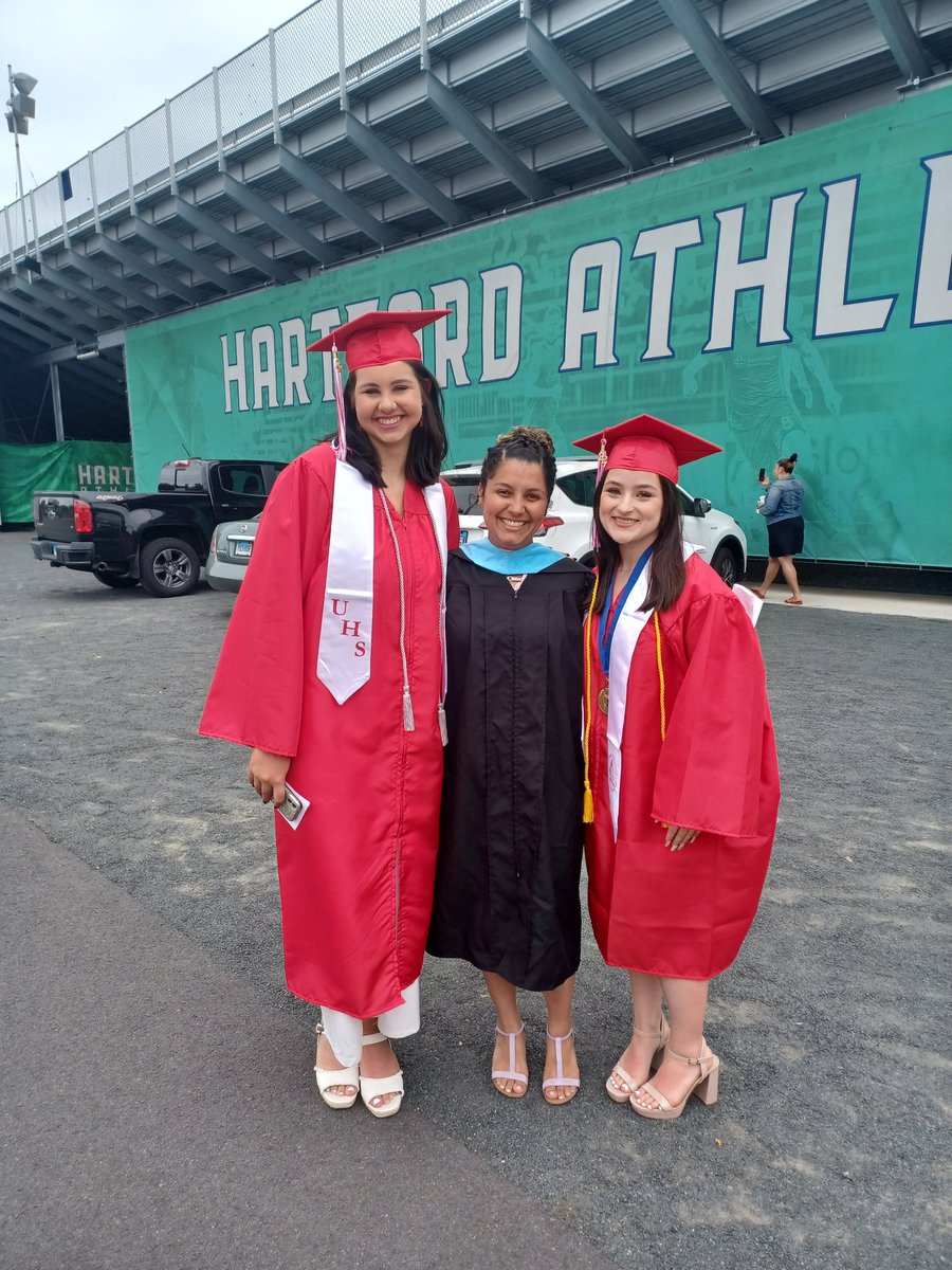 FariaSenora's tweet photo. My babies are going to college
#Classof2022
#proudteacher
#myfirstclass https://t.co/6Tbar1Rsa5