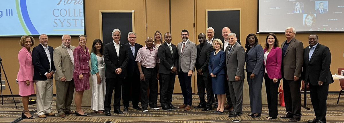 mdcpresident's tweet photo. Thank you @SenMannyDiazJr for your leadership and dedication to the @FLCollegeSystem. I look forward to continue partnering with you and the @FCSPresidents on fueling our state’s workforce needs.

#MDCTogether https://t.co/pmTllLGJgm