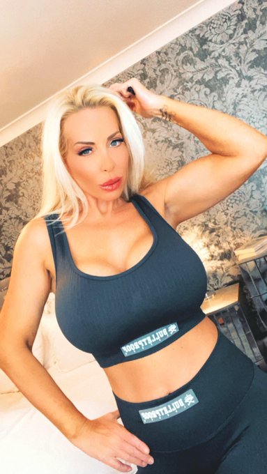 On tv @BabestationTV from 11 till 12 then will be on @BabestationCams and the web https://t.co/zbEaN<a class="tags" href="/tag/babestationtv">@babestationtv</a>