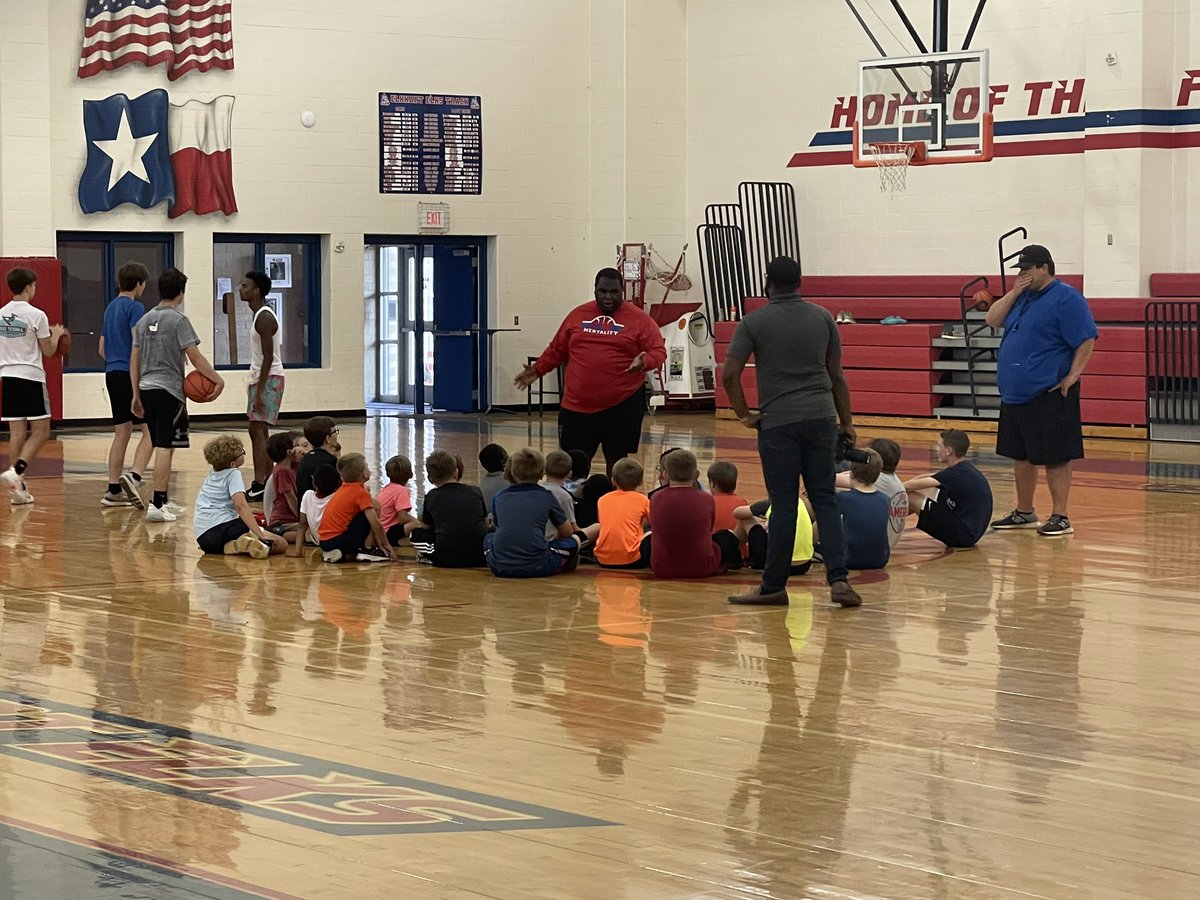 Coach_Pruitt74's tweet photo. Great 3 days of camp!! Elkhart Community thank you for letting your boys come to our camp. Can’t wait until next year!!
@ElkhartElks @TheElkHartWay @Elkhart_Hoops
#elkmentality #theelkway https://t.co/h972Zq0Qpp