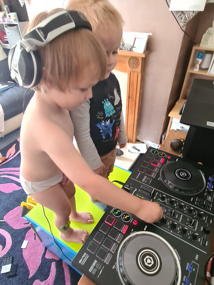 doddyinit's tweet image. #Djing @PioneerDJglobal