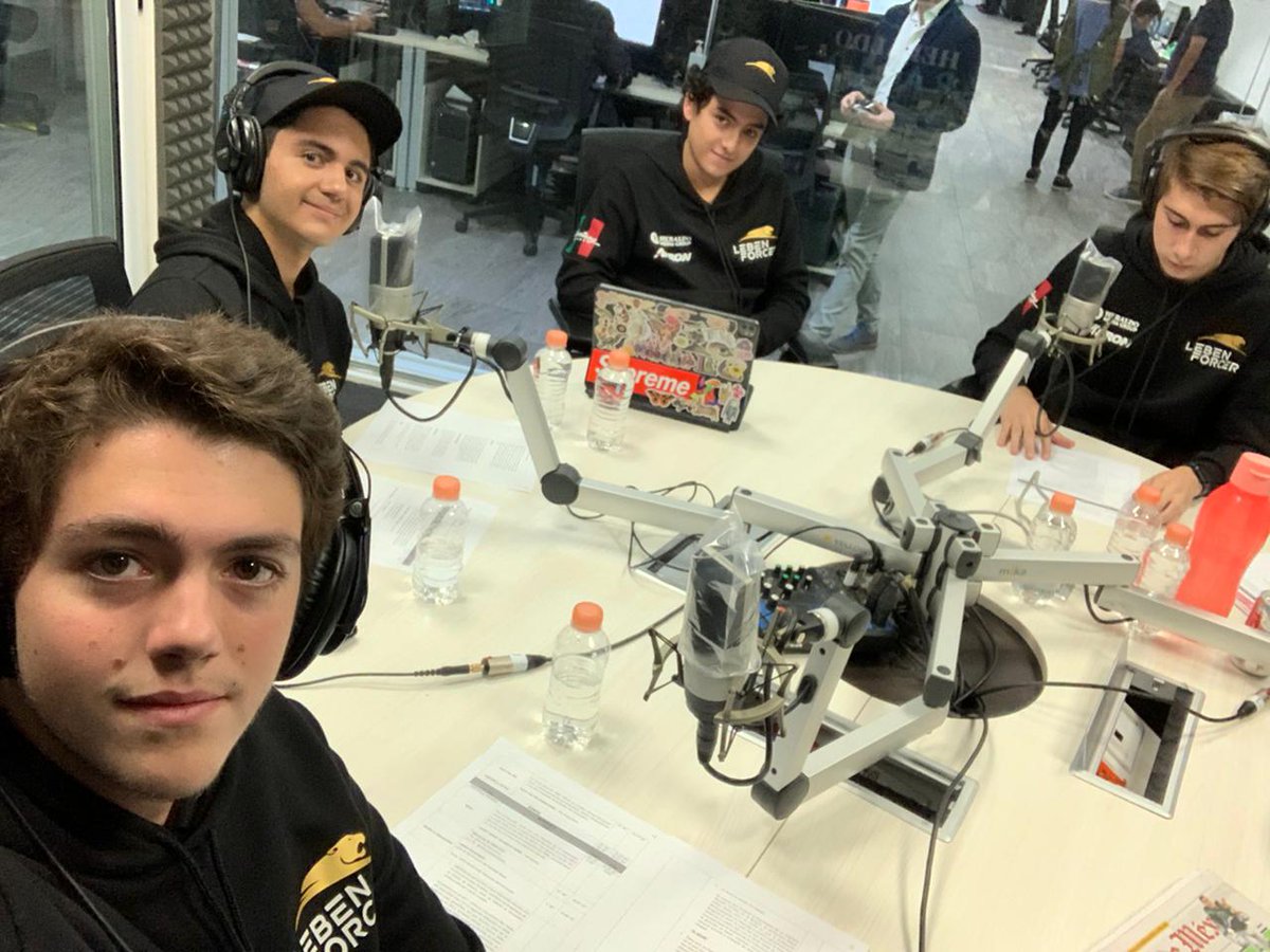 #AlAire en #ElDedoEnLaLlaga | Javier de la Paz, Mateo Quiros, Santiago García y Víctor Castellanos, Estudiantes de la Preparatoria Panamericana <a href="/PreparatoriaUPv/">Preparatoria Panamericana</a> e integrantes de la Escudería @Leben_Forcer, nos hablan de su participación en el proyecto F1 in School <a href="/F1inSchoolsMx/">STEM Racing México</a>
