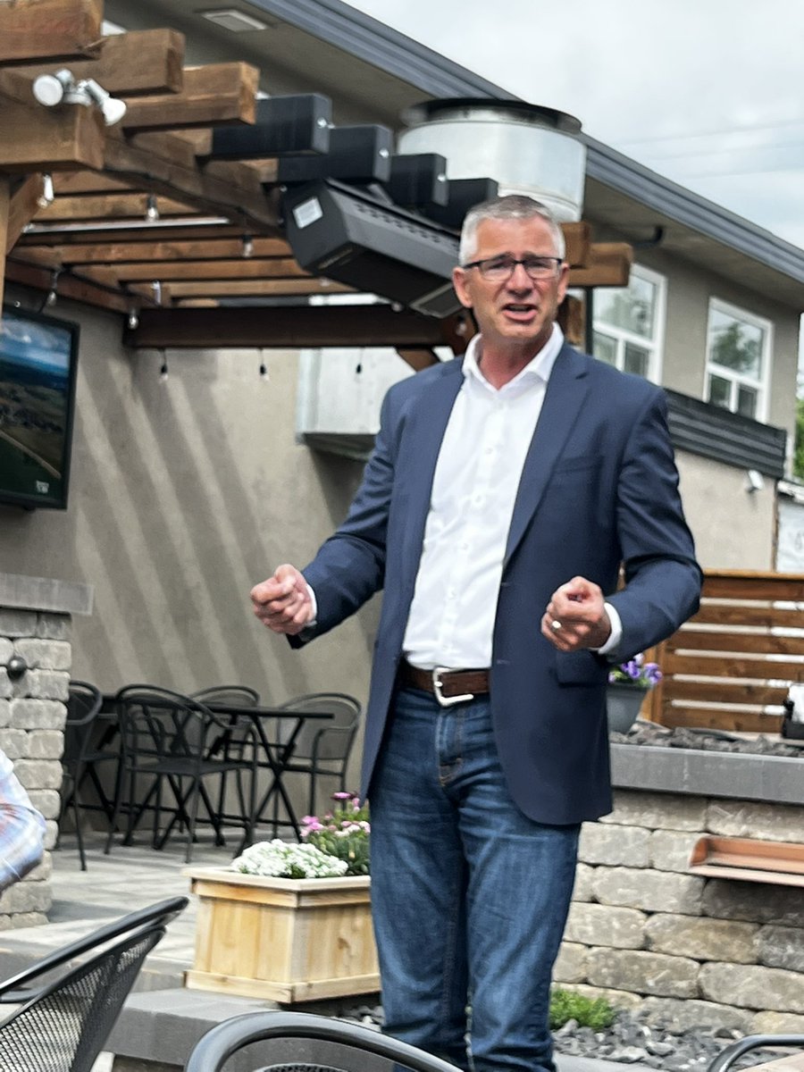 LeightonKolk's tweet photo. Had an opportunity today to hear Travis Toews vision for Alberta. A strong unified province that cares for all its residents, without getting in their way. I’ve known Travis for decades and can vouch he is a humble, caring, talented non-divisive man #ucpleadership #myfirstchoice https://t.co/G2toA9kkrq