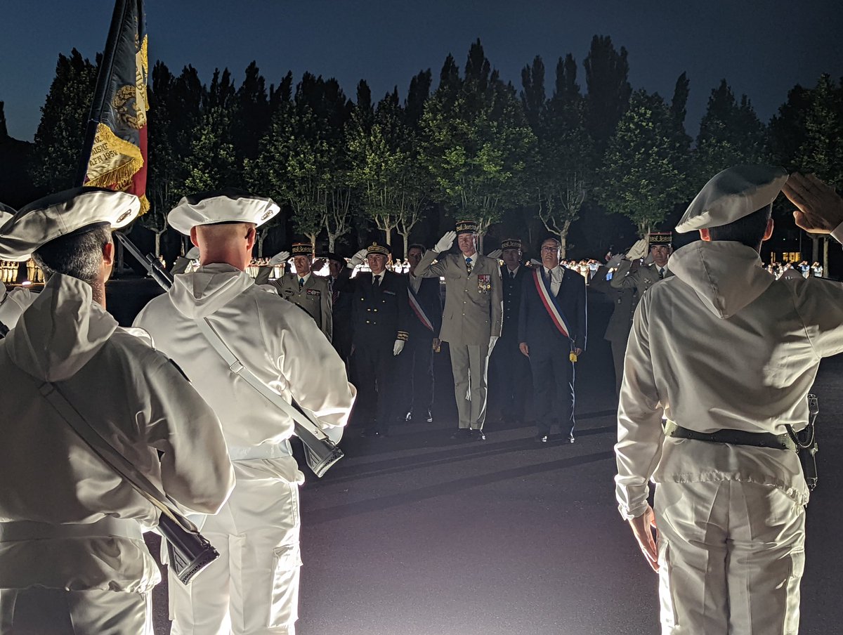 Musartillerie's tweet image. #Direct Prise d&apos;armes pour la Saint Bernard de Menthon, saint patron des troupes de montagne, présidée par le général #Schill, chef d&apos;état-major de l&apos;armée de Terre.