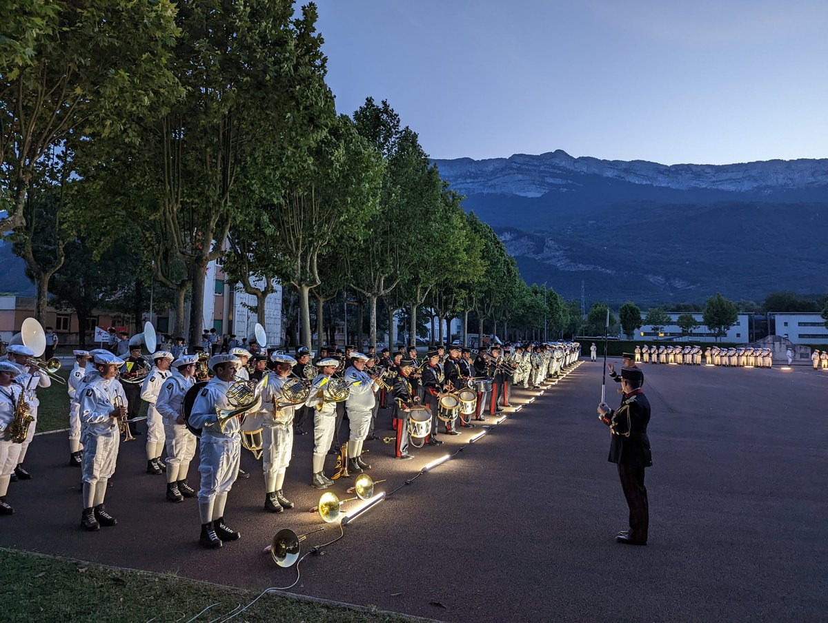 Musartillerie's tweet image. #Direct Prise d&apos;armes pour la Saint Bernard de Menthon, saint patron des troupes de montagne, présidée par le général #Schill, chef d&apos;état-major de l&apos;armée de Terre.