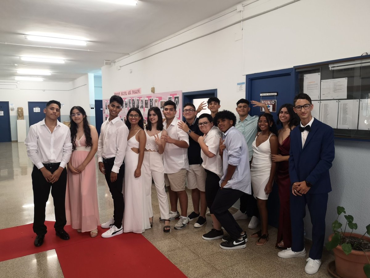 Alegría, emoció i una mica de nostàlgia a la cerimònia de graduació de la primera promoció del CEIPIESO Son Quint. Enhorabona!!!!