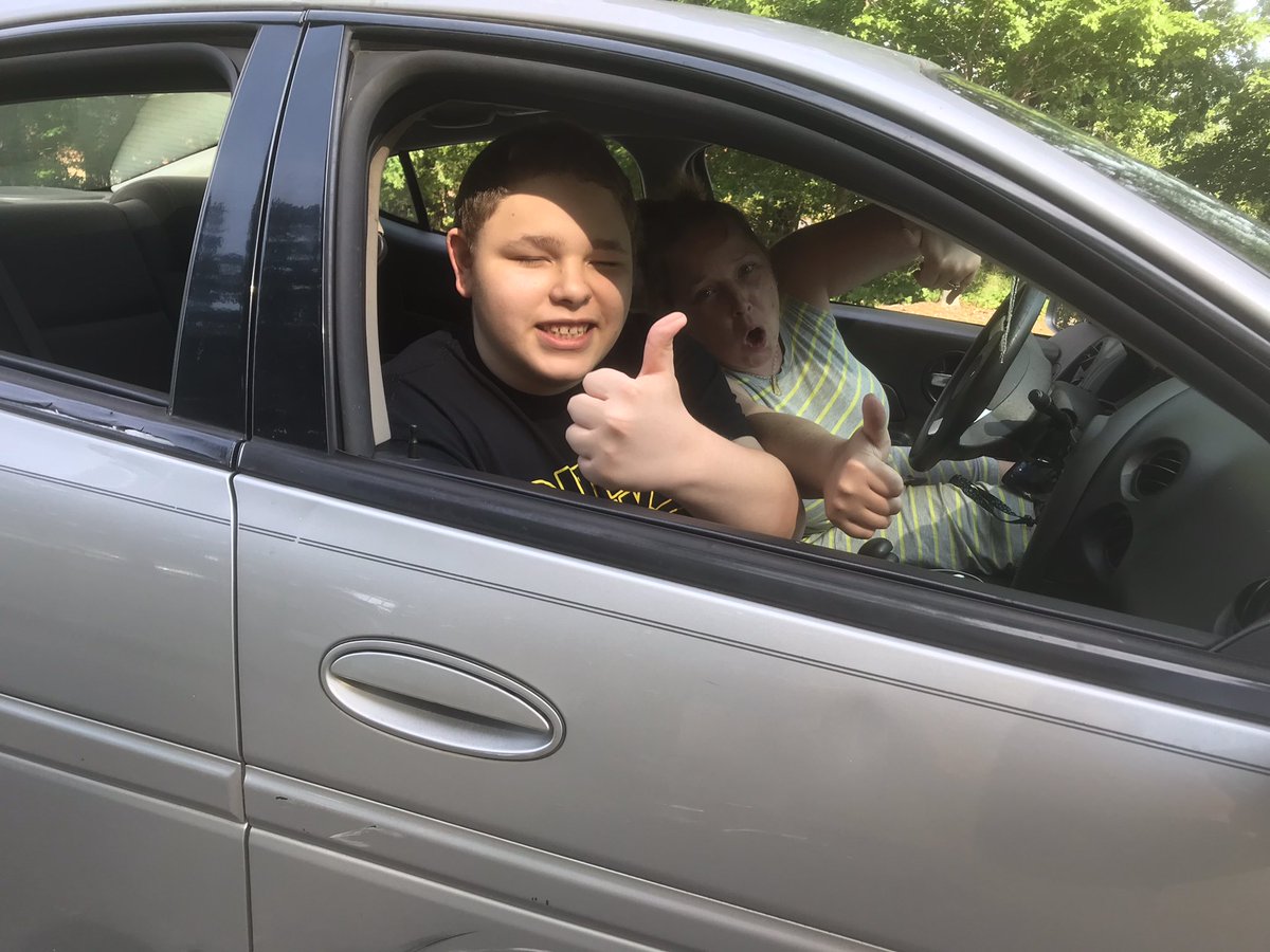 MrMitzel4Real's tweet photo. @HinesSpartans Great to see so many SOON TO BE #NNPS 9th GRADERS! Great job everyone! Best of luck in HIGH SCHOOL! #NNPSPROUD #HinesIsWhereTheHeartIs #NEVERSTOPNEVERSTOPPING https://t.co/9Hi2v1gAHr