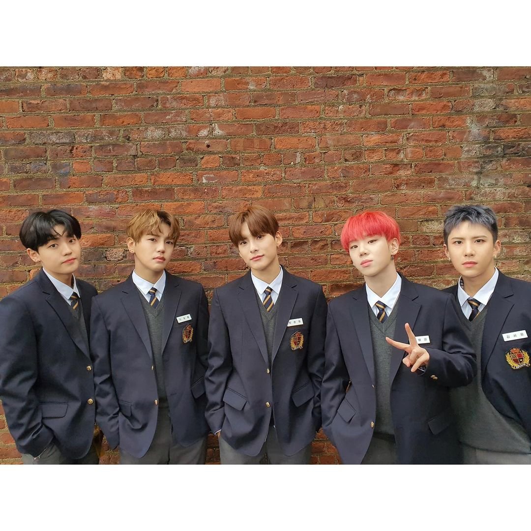 ACEtagram_7's tweet photo. 191210

[#ACE_PHOTO] 📸
⠀
A.C.E BUSKING in NY 완료❣️ ⠀
⠀
에이스 잘생긴 거 볼 때마다 제가 100원씩 모았는데 그 돈으로 뉴욕행 티켓 사가지고 오늘 뉴욕 버스킹 보고 왔잖아요 ㅠ 너무 멋있었다...☆
⠀
#ACE #에이스 #삐딱선 #SAVAGE
#ACEinUS2019 #ACEinNewYork
#BUSKING #ACE_BUSKING https://t.co/TzVHivBczJ