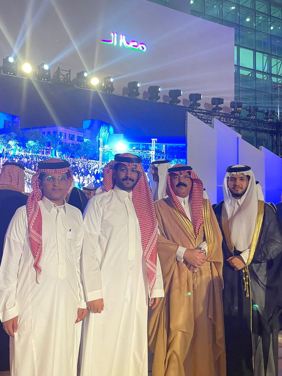 hmj959's tweet photo. مساء اليوم اكتملت فرحتى الثالثه بتخرج ابني مهدي من جامعة الجوف واللحاق باخوته ممن سبقوه بالتخرج وعقبال ابنائكم جميع https://t.co/g1DU5ZRXvK