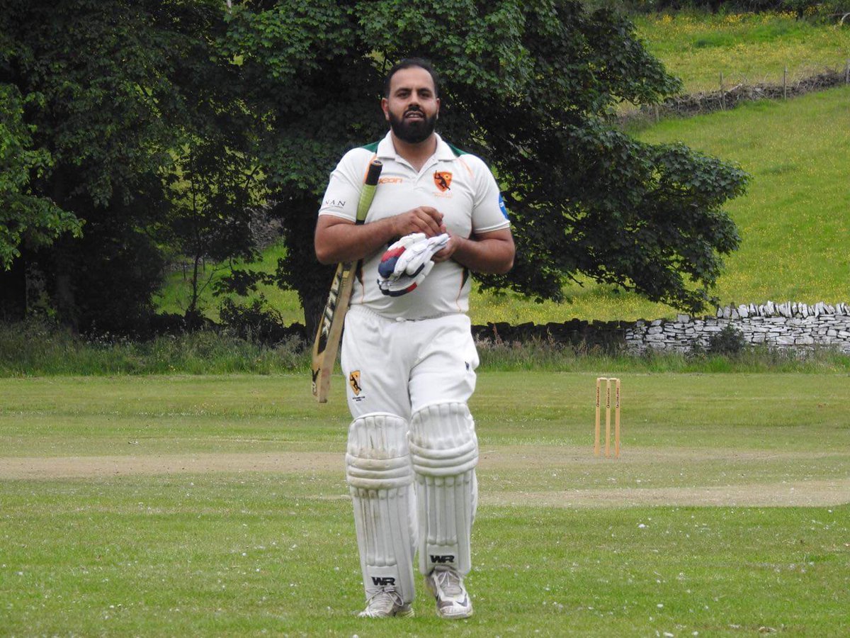 MayfieldClub's tweet photo. No boom boom tonight for @ghaf786 #villagecricket #midweekgames https://t.co/CZ4ObEXNrx