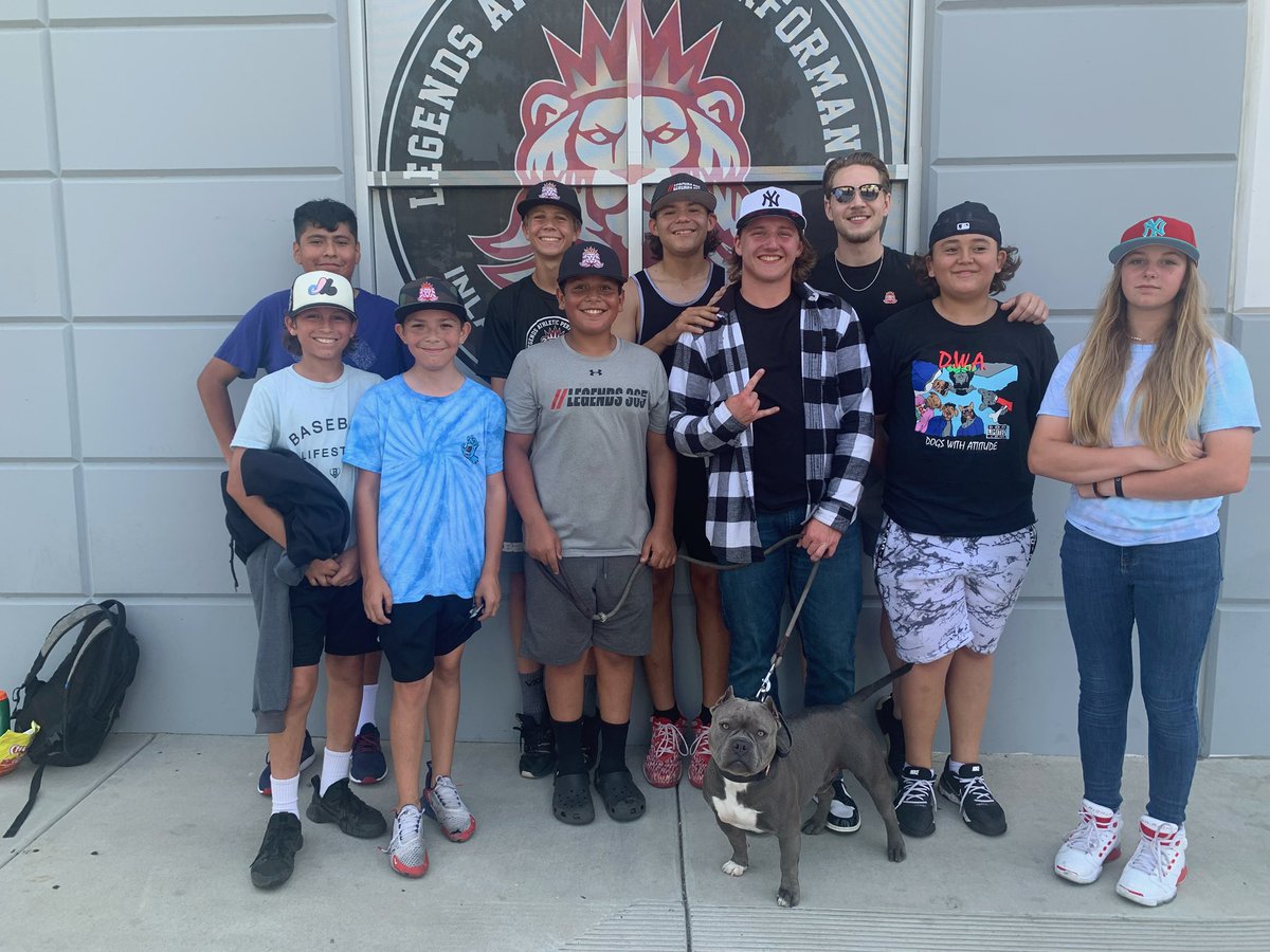 bodybylegends's tweet photo. @L_A_Performance Academy last day of school. Enjoy your summer, see you in the fall!! #LegendsNeverDie #LegendsOfTomorrow 🦁 🧠 📚 💪 https://t.co/EdPgRTRxNo
