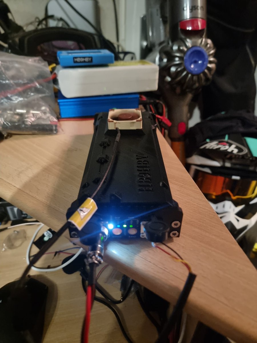 hb9hby's tweet photo. Je vous tiendrai infirmer de la suite si l'amplificateur chauffe ou non :-)
#diy599 #pa500 @dl4ka #hamradio #canicule https://t.co/q3mJ5ij0Vg