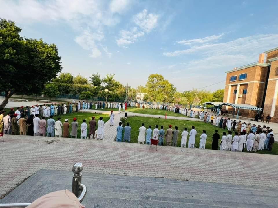 MohammadAriyak1's tweet photo. پختون سٹوڈنٹ فیڈریشن یونیورسٹی کیمپس کا میٹنگ چیرمین خضر وزیر کی نگرانی میں ہوا ۔ جسمیں صوبائی قائدین اور مرکزی قائدین نے خصوصا شرکت کی ۔ میٹنگ میں یونیورسٹی کیمپس کے مسائل اور کیمپس کے الیکشن پر خصوصی بات ہوئی ۔
#PsfCampus 🚩
@BazTaimur @AimalWali https://t.co/6wxiFs1l3k