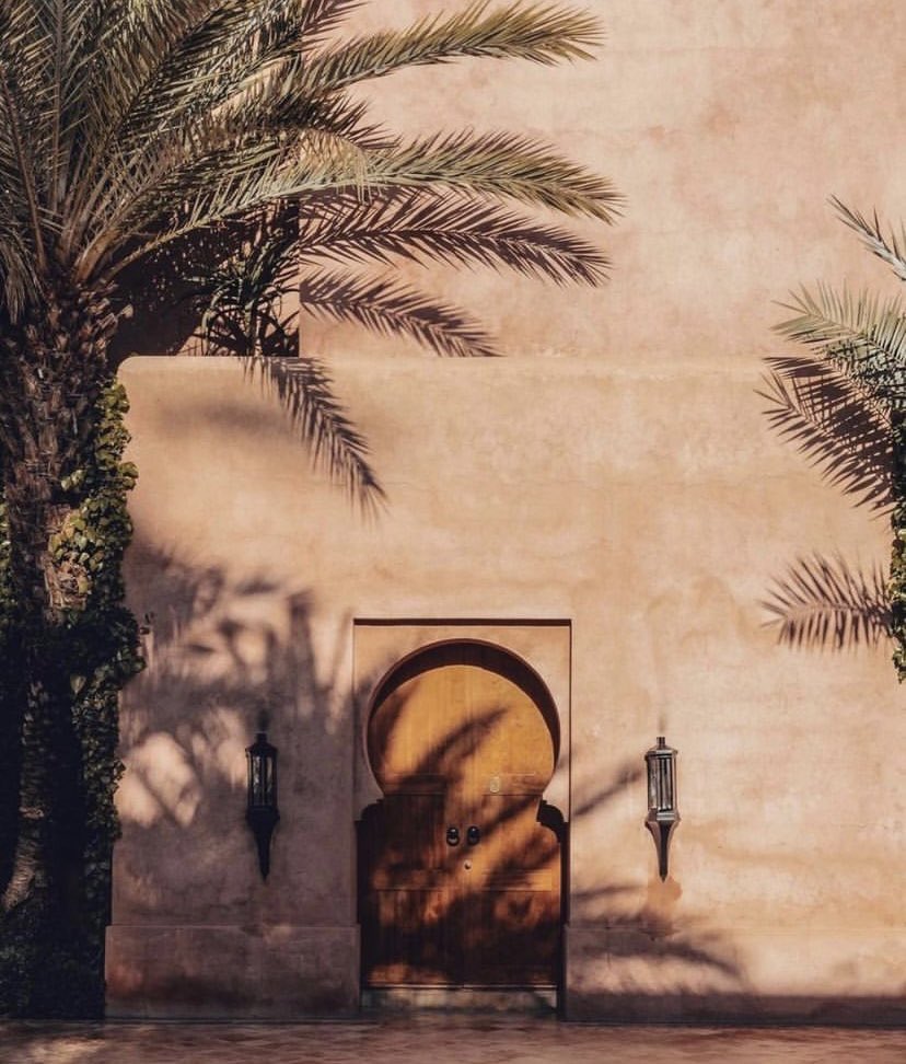 We are inspired by warm exteriors this summer. 💛
.
.
.
#amazingKIRAgrace #kiragrace #traveldresses #vacationgoals #destination #resortdresses #summerdresses #findingyourspace