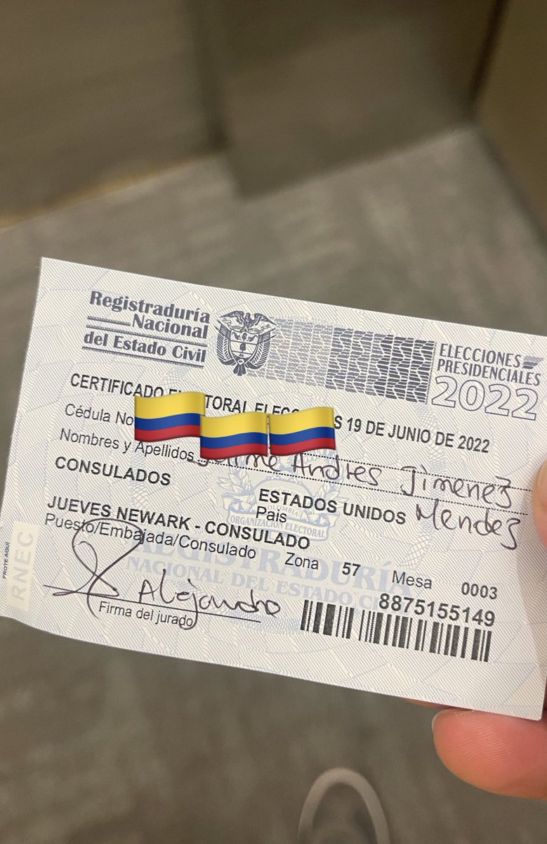 J79Andres's tweet photo. Mi voto y confianza con ustedes @petrogustavo @FranciaMarquezM 
Porque desde el exterior he visto como  los gobiernos han desangrado mi país, y ustedes representan el cambio que los colombianos necesitamos 🇨🇴♥️ https://t.co/0RbFYbTG4k