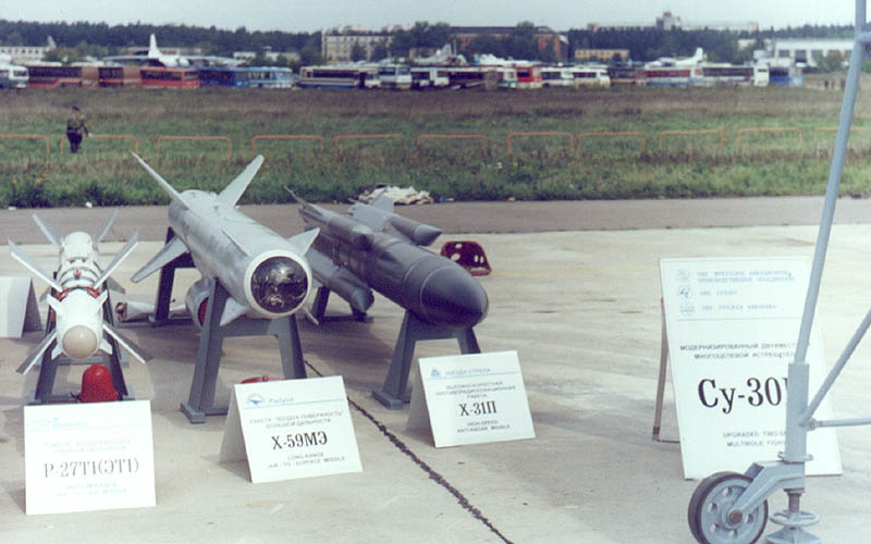 giammaiot2's tweet photo. Sukhoi Su-35 
https://t.co/l3Y8zQTWmQ
&amp; 
Kh-31P Mod 1 (AS-17 Krypton C: Russian-made and produced medium-range anti-ship and anti- radar missile
https://t.co/m1JktibQmF

#SoftwareDefinedRadio 
#SEAD #SAM #Raduga #Radar #IrbisE #Krypton #AWACS #RDTT https://t.co/XqKg9e7R0H