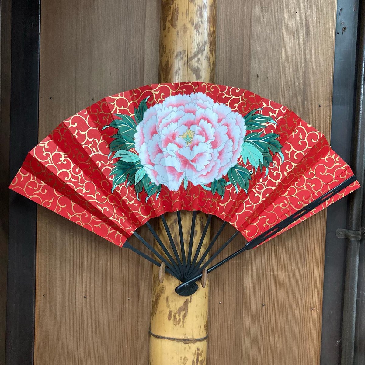 仕舞扇子 一輪牡丹/金唐草 尺一寸 黒染 ○一般的に能中啓で使われる