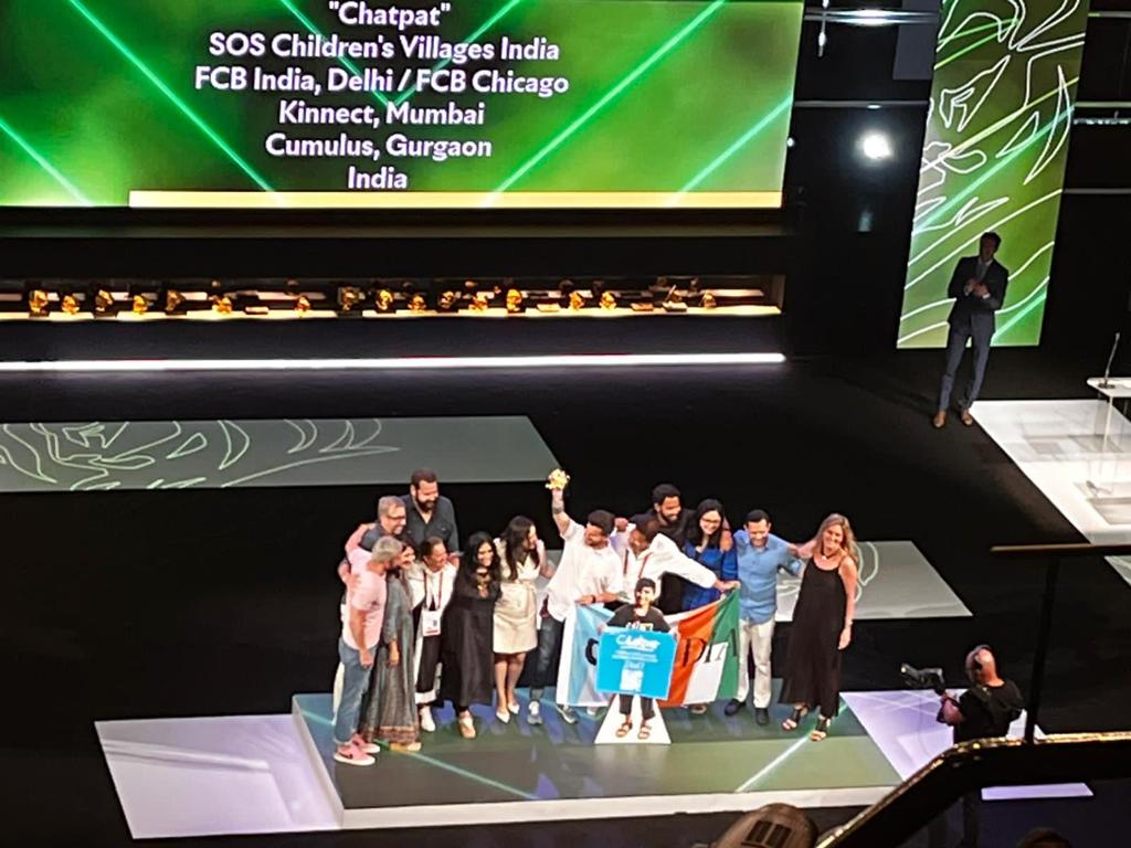 Hurray! We bagged two Lions last night! #Canneslions2022. Now we know that great ideas and great partnerships take you a long way, and sometimes to the Cannes! 
@fcbchi @KinnectOnline @SOSVillageINDIA #CumulusPR #PRlions #awardwinningagency #FCBNeverFinished #Chatpat #UnboXMe