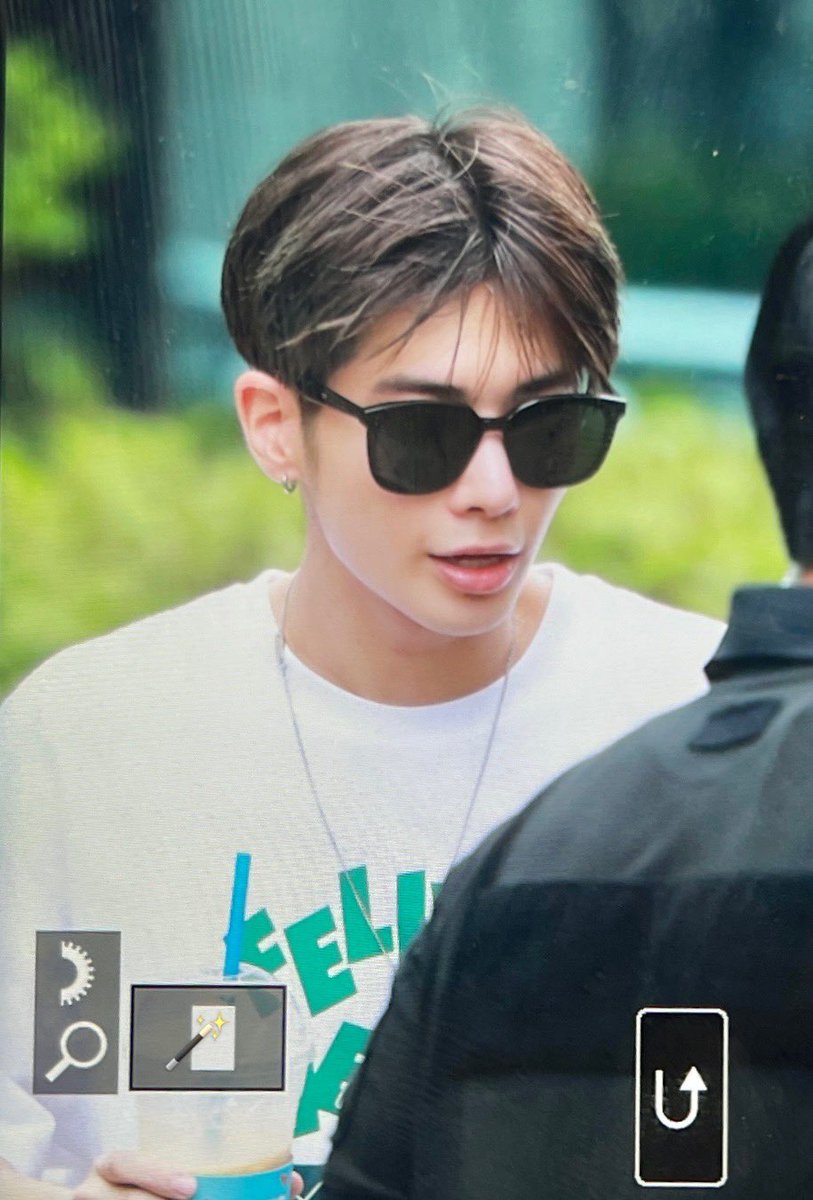 Magicboy_0205's tweet photo. 220624

멋있다 ㅋㅋ😎

#TAEHYUN    #태현    #TXT https://t.co/MKHQ6j4Nun