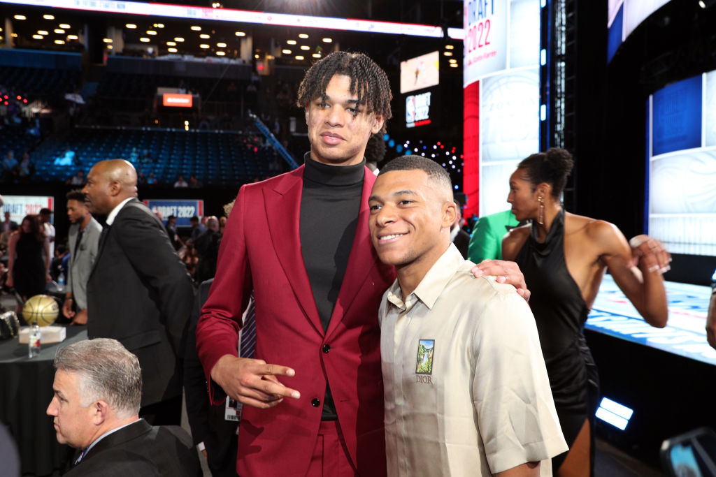 🏀 <a href="/ousmane11_/">Ousmane Dieng</a> &amp; <a href="/KMbappe/">Kylian Mbappé</a> ⚽️

#NBADraft