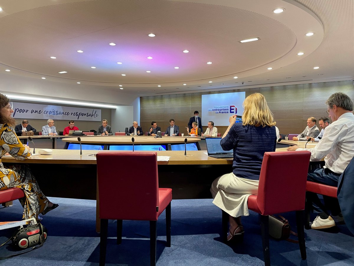 MEDEF_Paris's tweet photo. Event I Réunion "Relations Banque/Entreprises : La nouvelle donne" pour les adhérents du MEDEF Paris : #Financement, gestion de la trésorerie, accès au crédit, numérisation... Echanges  animés par @PaoWisecom  et @gdalancon avec Jean-Paul Barbet @FBFFrance https://t.co/qxZQu05rFl
