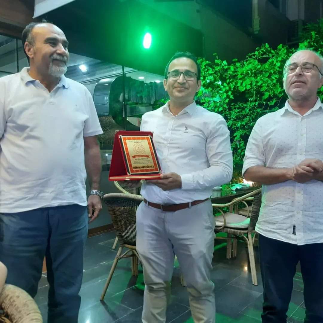 NuketVe's tweet photo. Okulumuzun sevilen idarecilerinden, Eşref Ağgün hocamızın başka bir okula tayini çıkması dolayısıyla düzenlediğimiz veda gecemiz.Yeni okulunuz hayırlı olsun, başarılar dileriz @AggunEsref 
@Mehmet_Bulut21 
@BaglarMEM21 
@hftkolakan https://t.co/T2wEsOtRrr