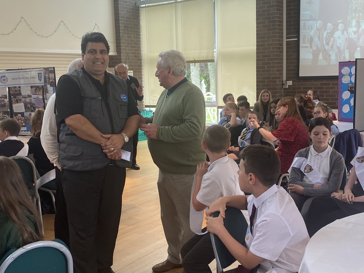 MrsF_StSerfs's tweet photo. We had a wonderful day celebrating the work of all the Mini-Vinnies in Airdrie and meeting the Presidente Geral, Renato Lima de Oliveria. Thank you Bridget Ann and David for inviting us. @CoatMini @SanctaFamiliaTV @motherwellre https://t.co/OGP6am8dcl
