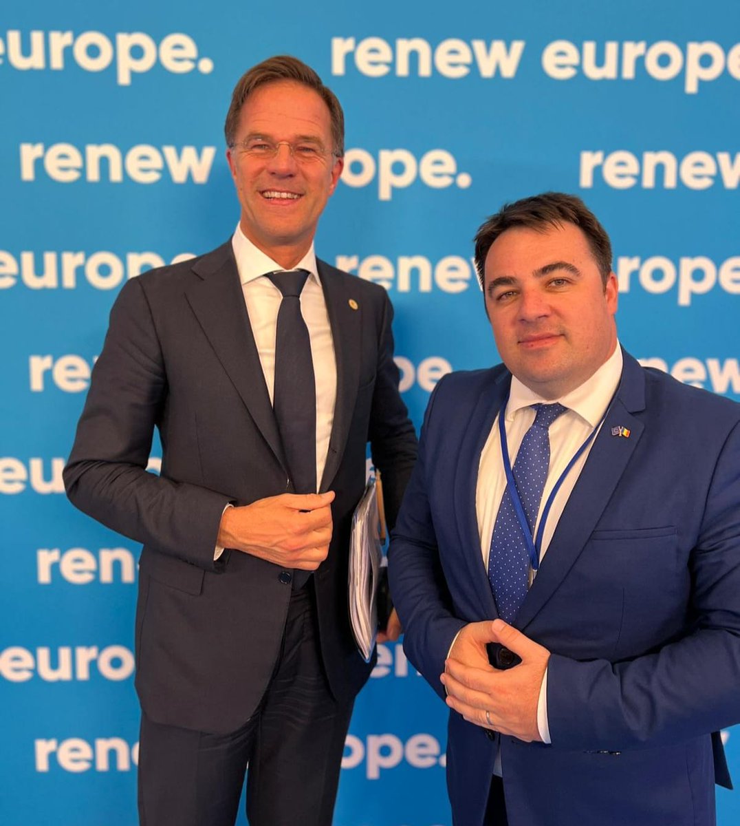 botos_vlad's tweet photo. Yesterday, together with @markrutte, Prime Minister of the Netherlands, at the @RenewEurope Leaders' Summit, an event attended by all heads of state and government, commissioners and leaders of national political parties in our European political family. https://t.co/GlUmwjCats