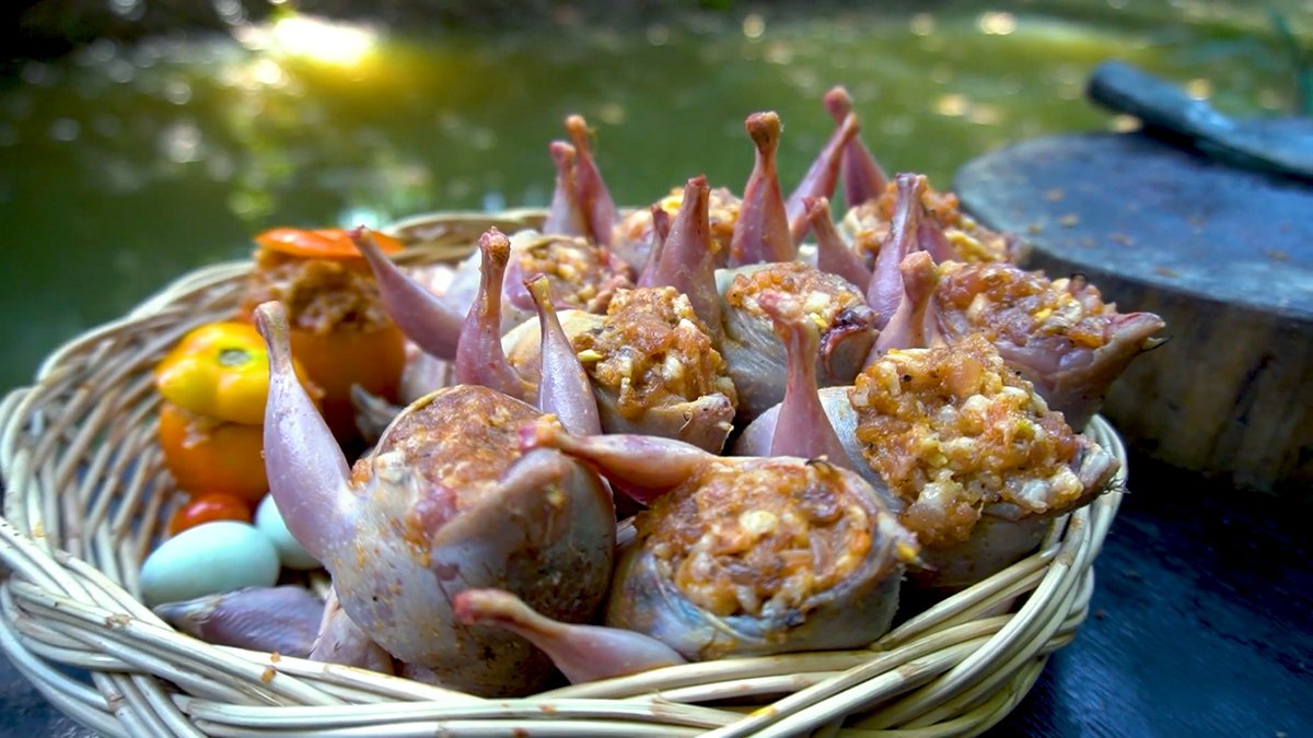 meanpanarith's tweet photo. Funny kongfu Hunter Quails and Cook so delicious | Cooking In Forest https://t.co/rNjr8CTzvW via @YouTube https://t.co/oeJCHV9Z1k