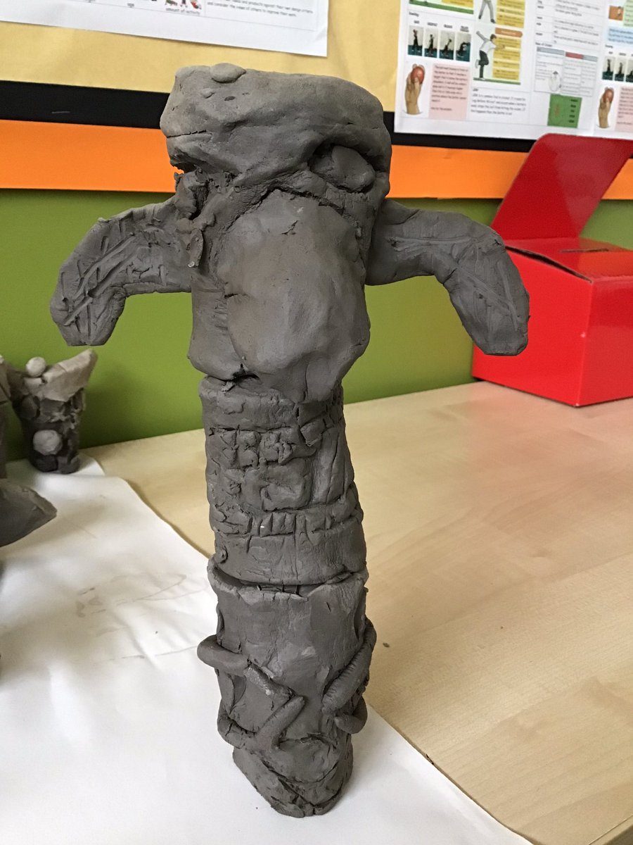 dartonclass7's tweet image. @DartonPrimary #DPS_art WoW! A few of our clay carving totem poles !