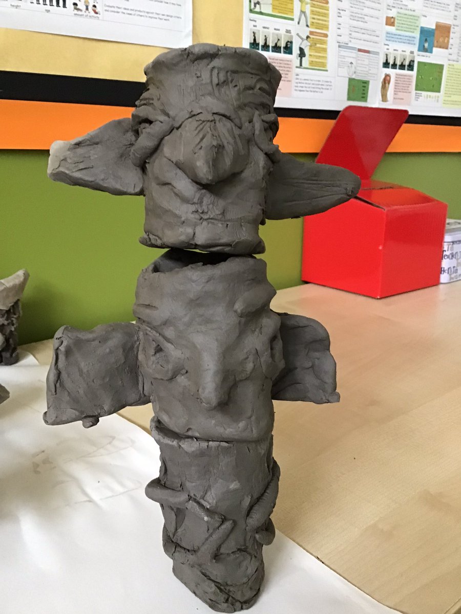 dartonclass7's tweet image. @DartonPrimary #DPS_art WoW! A few of our clay carving totem poles !