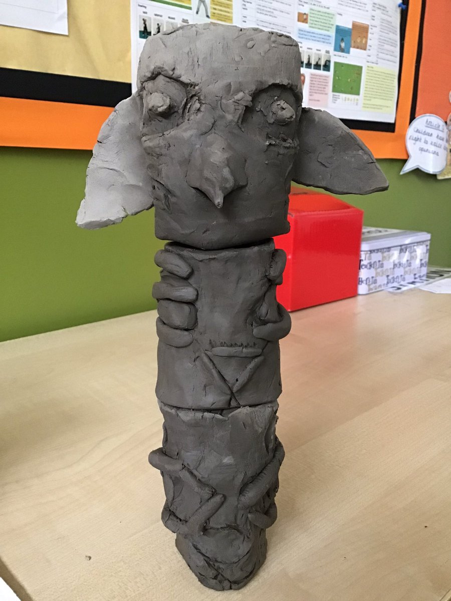 dartonclass7's tweet image. @DartonPrimary #DPS_art WoW! A few of our clay carving totem poles !