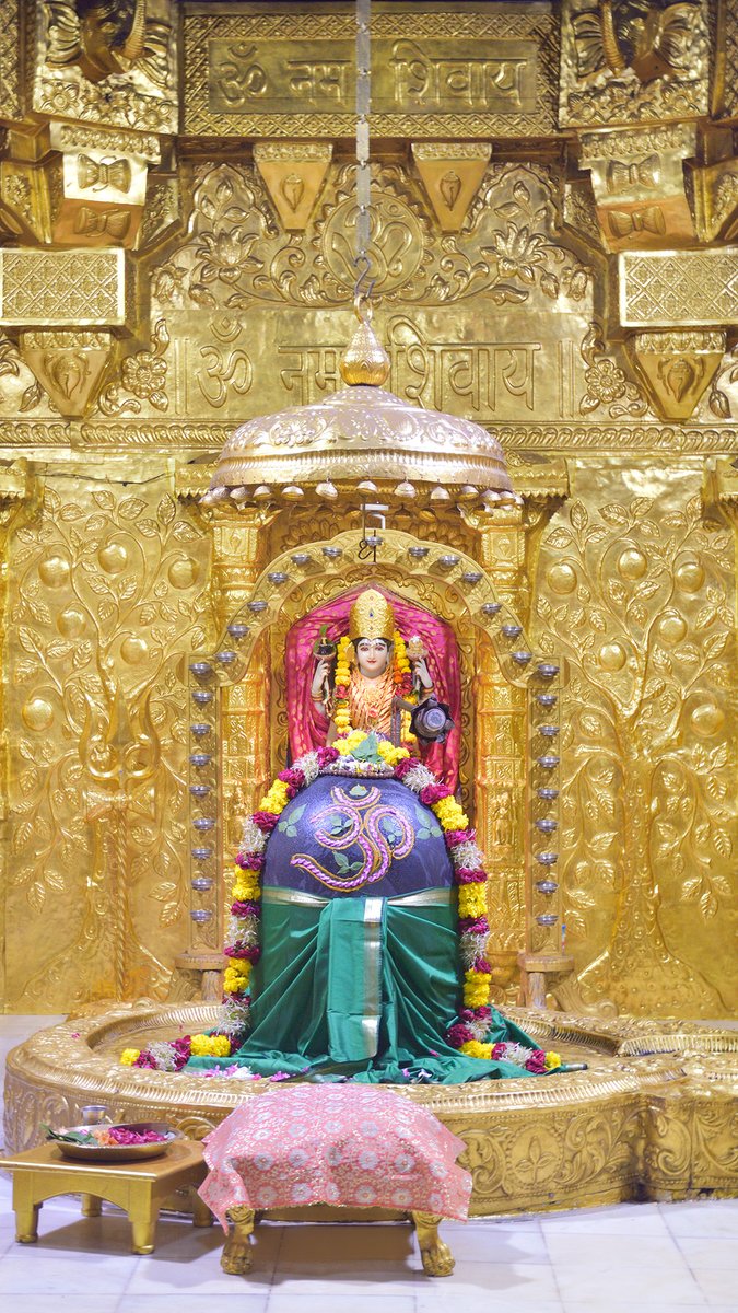 Somnath_Temple's tweet photo. श्री सोमनाथ महादेव मंदिर,
प्रथम ज्योतिर्लिंग - गुजरात (सौराष्ट्र)
दिनांकः 24 जून 2022, ज्येष्ठ कृष्ण एकादशी - शुक्रवार 
मध्याह्न शृंगार
06222331 https://t.co/0p4IDJvX9X