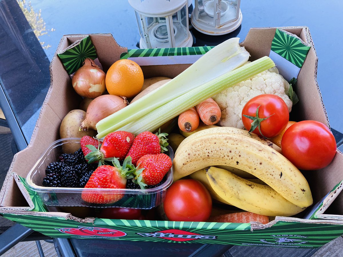 I completely hate wasting, so when I saw <a href="/lidl/">Lidl in Deutschland</a> doing this I was over the moon. Instead of throwing away them because it was out of the packaging them put a box together for…£1.50!!!!Amazing ❤️👌🏽
#dontwaste #affordablefood #lidl_leadingtheway