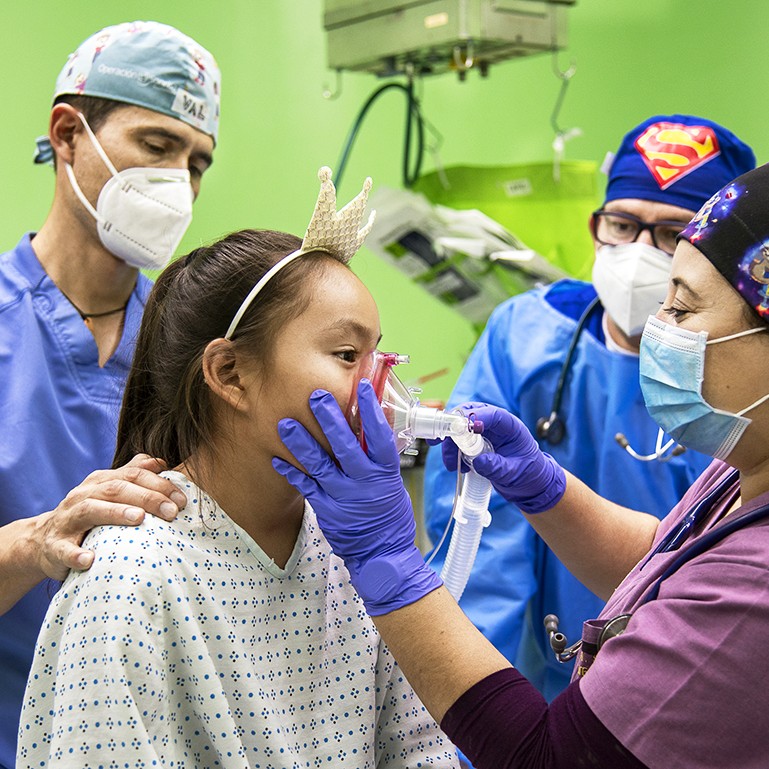 OpSmileIrl's tweet photo. This is 11yr old Dayana at our recent surgical programme in #Guatemala. It was her 2nd attempt at #cleftsurgery. In 2019, her operation had to be cancelled beause she tested postive for COVID-19. This time the 15hr trip was worth it! We'll bring you her full story soon. 🥰 https://t.co/bn7NWIfA66