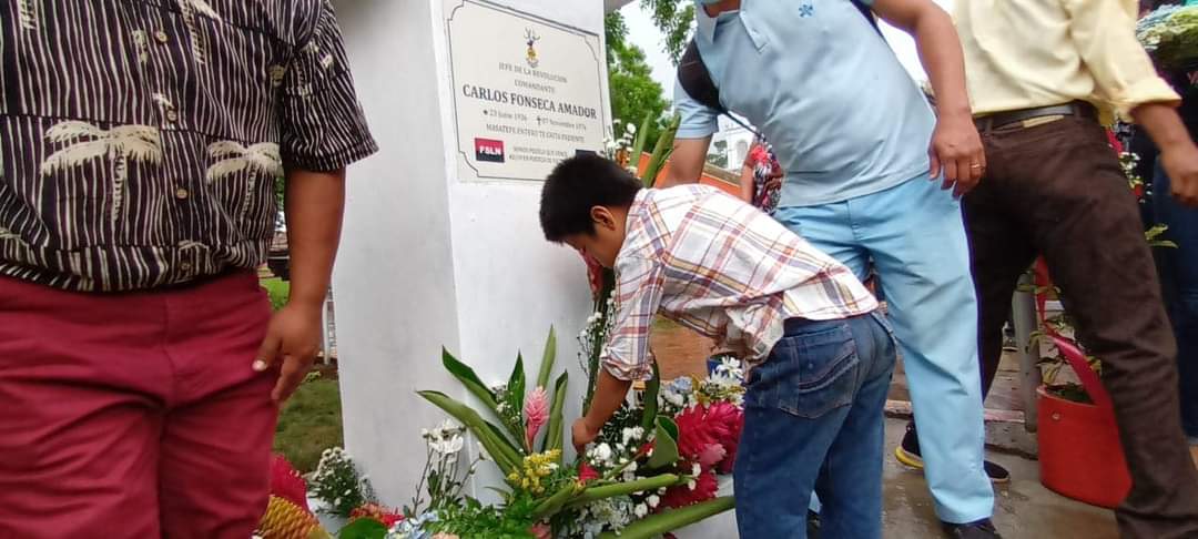 #UnidosEnVictorias En #Masatepe,
Masaya Conmemoraron el 8️⃣6️⃣ aniversario del Natalicio del Padre de la Revolución Popular Sandinista Carlos Fonseca Amador .
#Carlos86SeguimosVenciendo
<a href="/CaleroMariela/">Mariela Calero 🇳🇮</a> <a href="/Atego16/">@🅰🆃🅴🅶🅾 🇳🇮</a> <a href="/RDRFSLN_/">RDRFSLN_🇳🇮❤🖤</a>