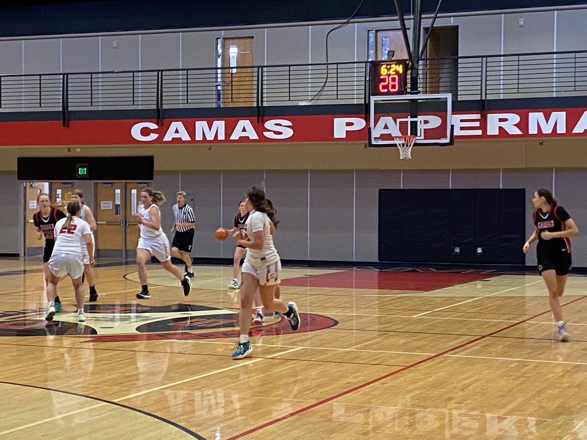 SuptCamas's tweet photo. Simply a wonderful week in and around Camas Schools. Helping to inspire kids to read, especially over the summer…and closing the evening by bringing back alumn to the hardwood. @PapermakerFB @camasboosters @CamasHighSchool #commitmenttocamas https://t.co/Ghzt5R9FRp