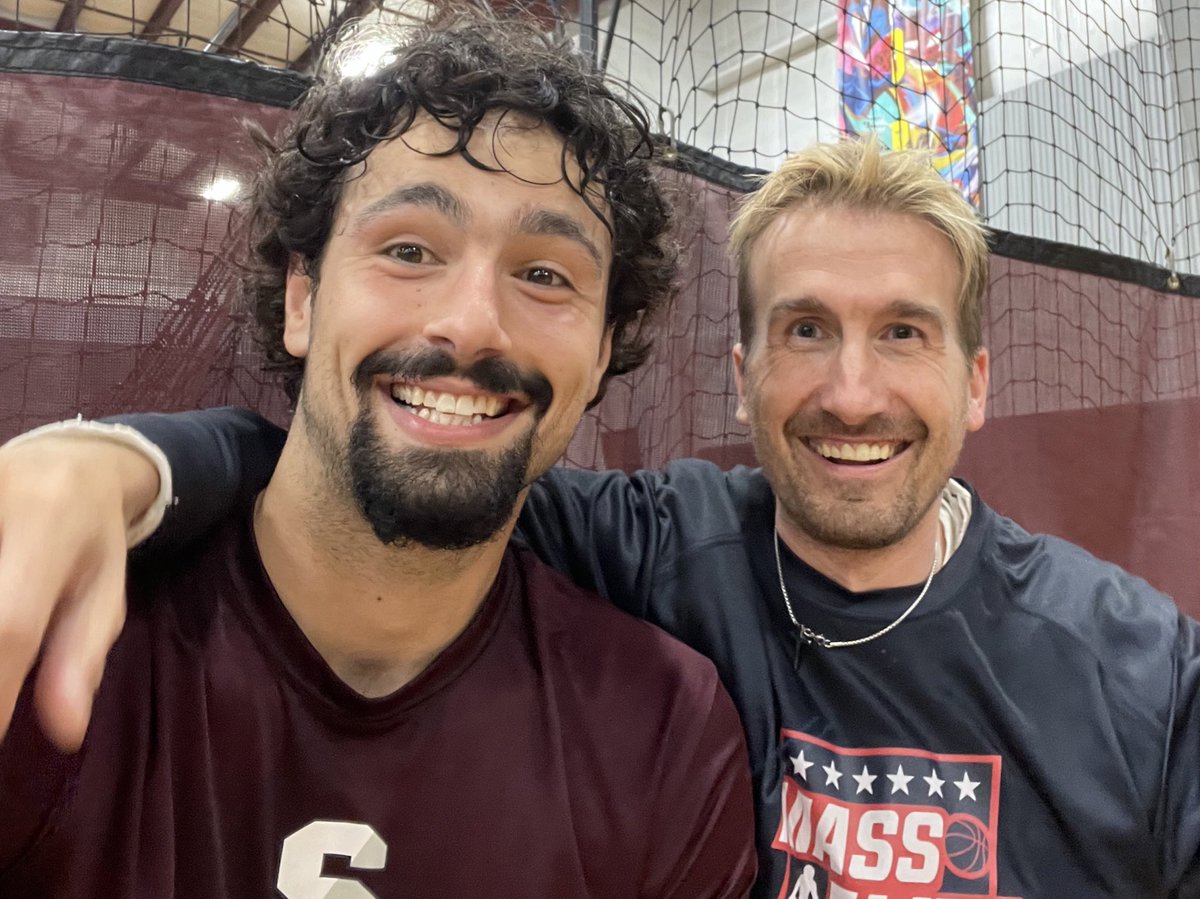 PolliEric's tweet photo. Look who I got to see at tonightโs @MassEliteHoop #AlumniOpenRunโผ๏ธ
@pikap314 ๐ช https://t.co/tSMukwc3IZ