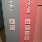 男性トイレにもお願いします!まだまだ少ないオムツ交換台。